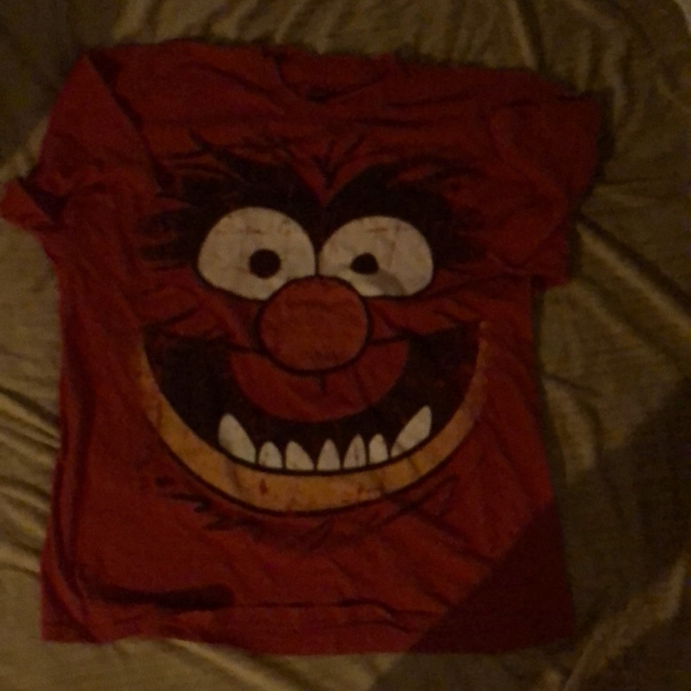 The Muppet shirt color red, size XL, 100 percent cotton. Machine washable.